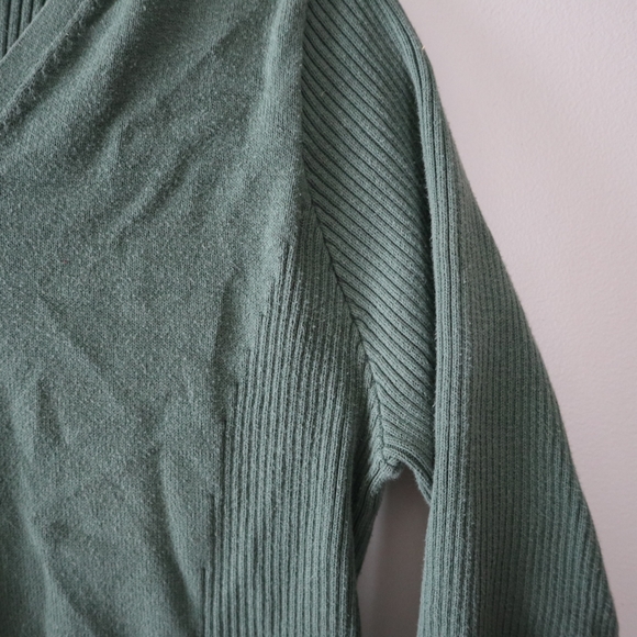 Eddie Bauer Women's Khaki Ribbed Longsleeve Top - Picture 3 of 7